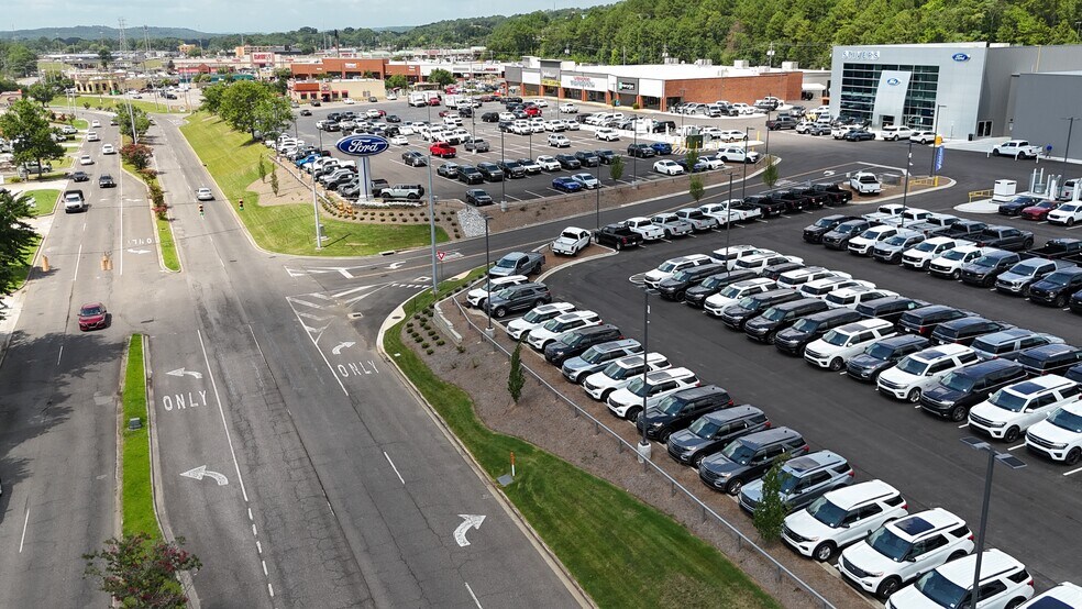More Photos Of 300-488 Palisades Blvd, Birmingham Unknown For Lease