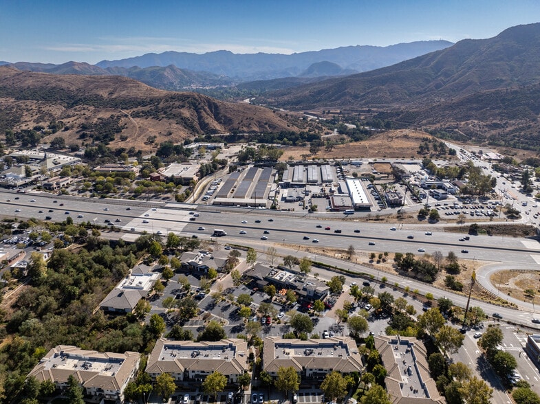 More Photos Of 29105-29125 Canwood St, Agoura Hills Restaurant For Lease