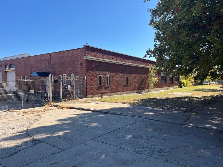 More Photos Of 123 Belmont Blvd, Kansas City Warehouse For Sale