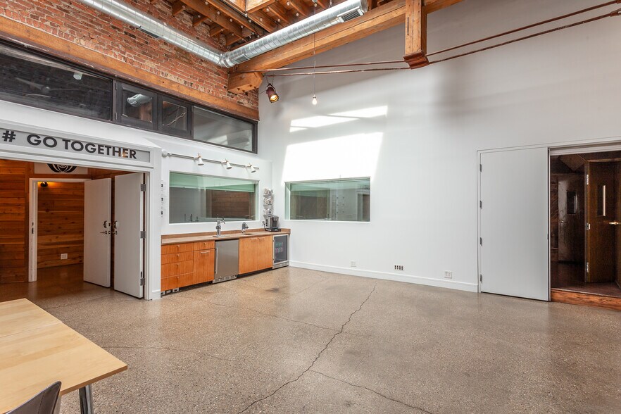 More Photos Of 2425 W 14th St, Chicago Loft Creative Space For Lease