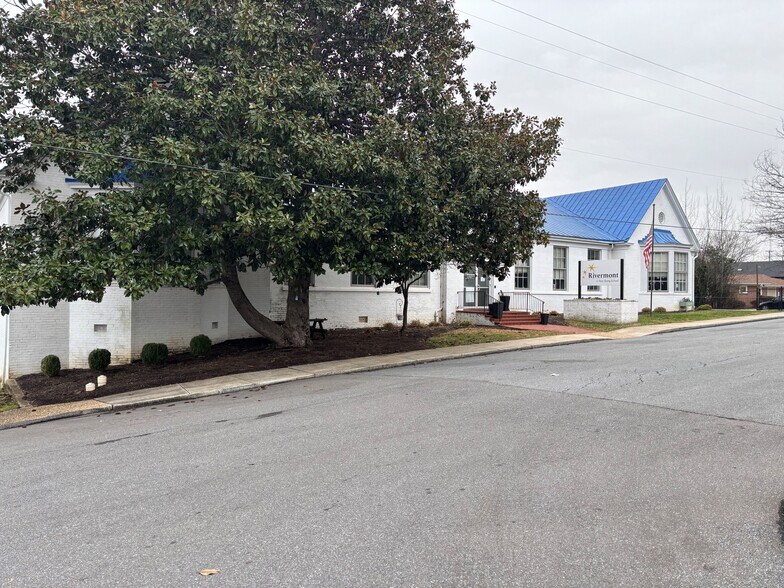 More Photos Of 3024 Forest Hills Cir, Lynchburg Office For Sale