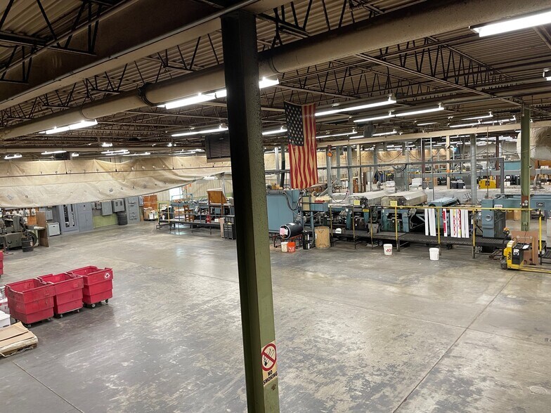 More Photos Of 15805 W Overland Dr, New Berlin Manufacturing For Sale