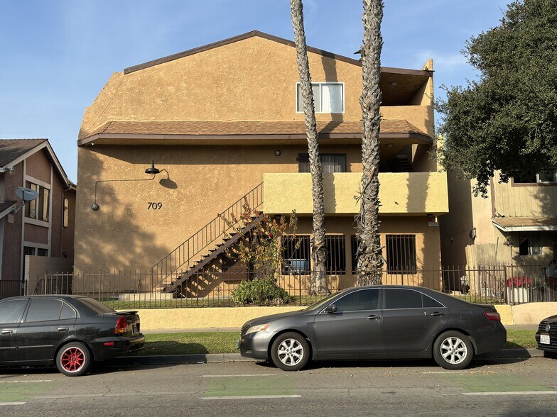 More Photos Of 709 E Chestnut Ave, Santa Ana Apartments For Sale