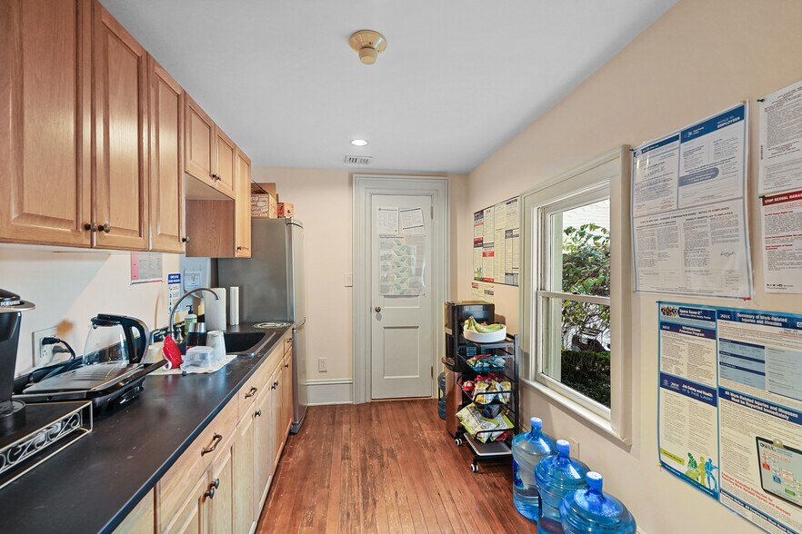 More Photos Of 413-415 Bedford Rd, Pleasantville Office For Sale