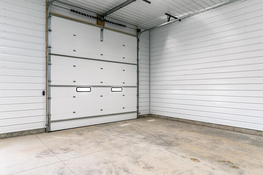 More Photos Of 51 Dale Lee Dr, Palo Industrial For Lease