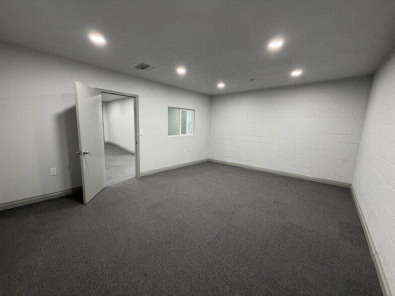 More Photos Of 24639 Arch St, Santa Clarita Office For Lease