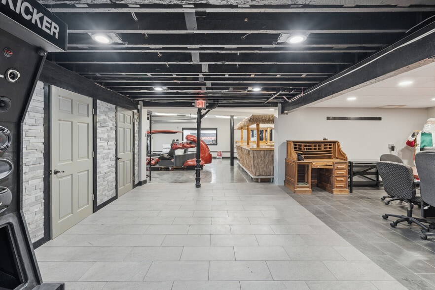 More Photos Of 1097 Eddie Dowling Hwy, North Smithfield Service Station For Sale