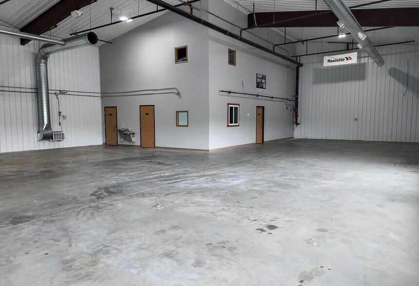 More Photos Of 47054 104th St, Sioux Falls Warehouse For Lease