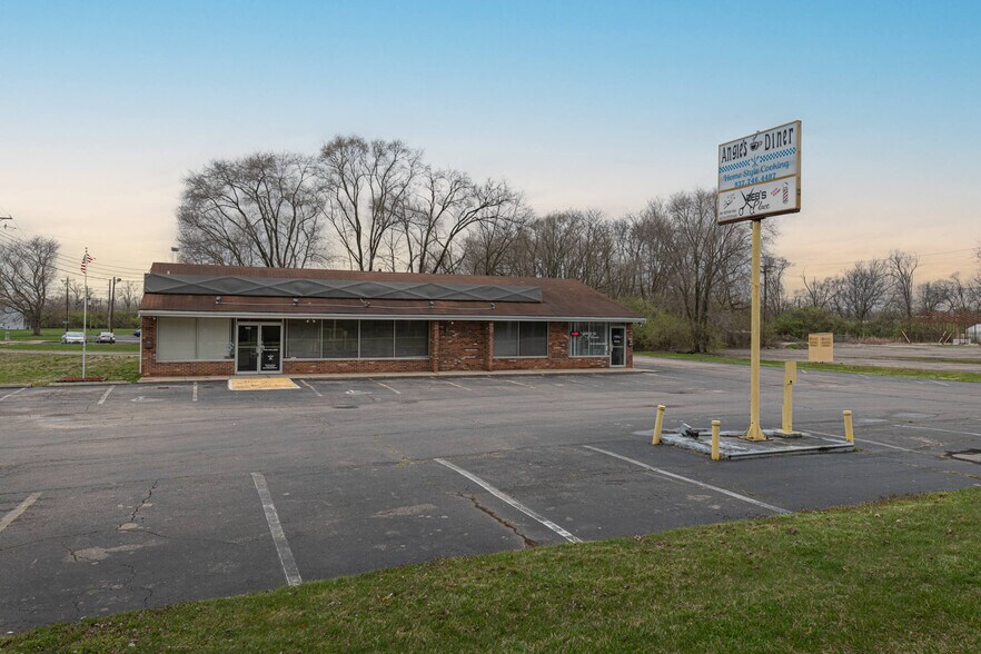 More Photos Of 749-751 Dayton Oxford Rd, Carlisle Freestanding For Lease