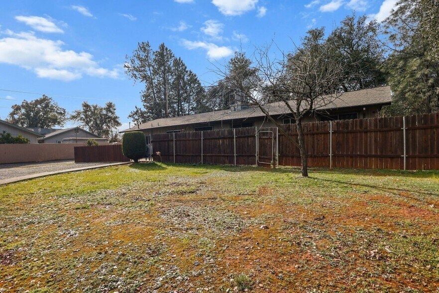 More Photos Of 2081 Victor Ave, Redding Office For Sale