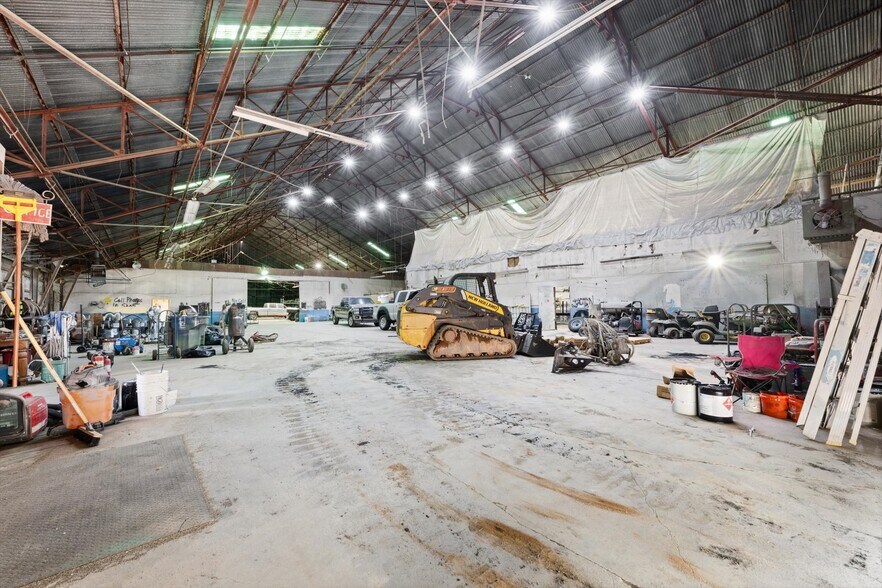 More Photos Of 1515 E Main St, Yukon Industrial For Sale