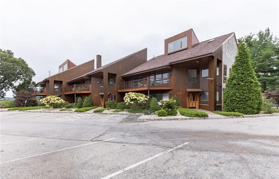 More Photos Of 301-305 Old Tarrytown Rd, White Plains Office For Lease