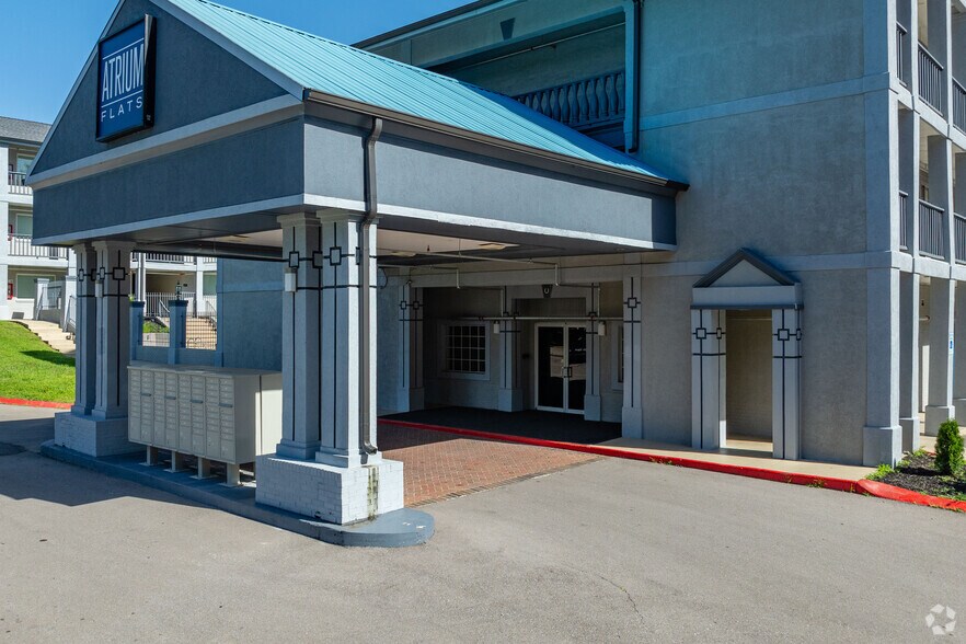 More Photos Of 2425 Atrium Way, Nashville Apartments For Sale