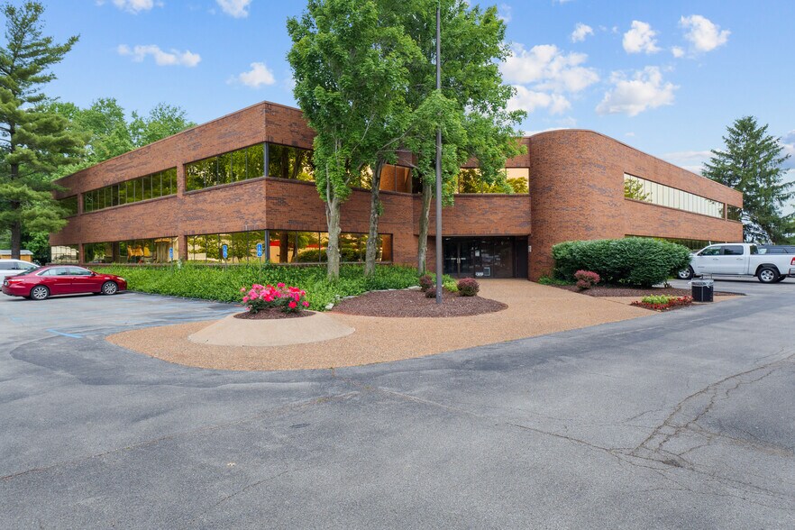 More Photos Of 141 Market Place Dr, Fairview Heights Office For Sale