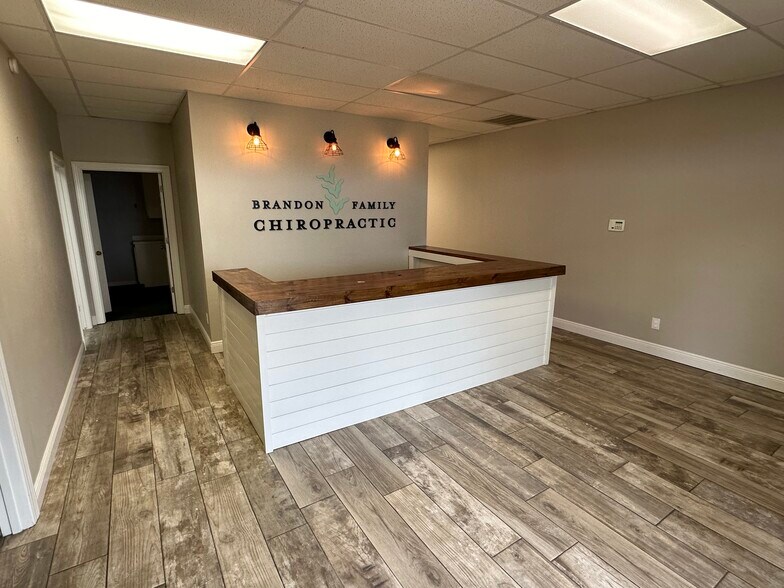 More Photos Of 1350 W Government St, Brandon Office For Lease