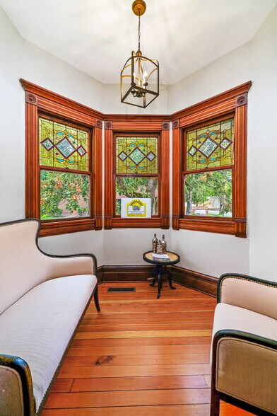 More Photos Of 901 13th St SE, Salem Office For Sale