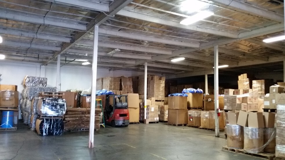 More Photos Of 538 W Monterey Ave, Pomona Distribution For Lease