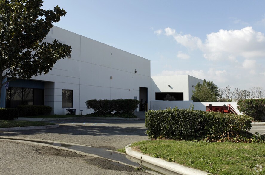 More Photos Of 2150 Maple Privado, Ontario Warehouse For Lease