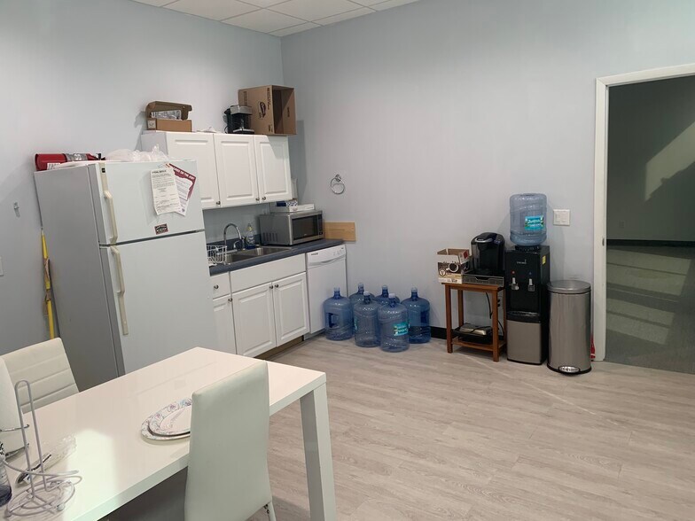 More Photos Of 750 3rd St, Neptune Beach Office For Lease