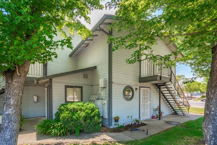 More Photos Of 7856 Old Auburn Rd, Citrus Heights Apartments For Sale
