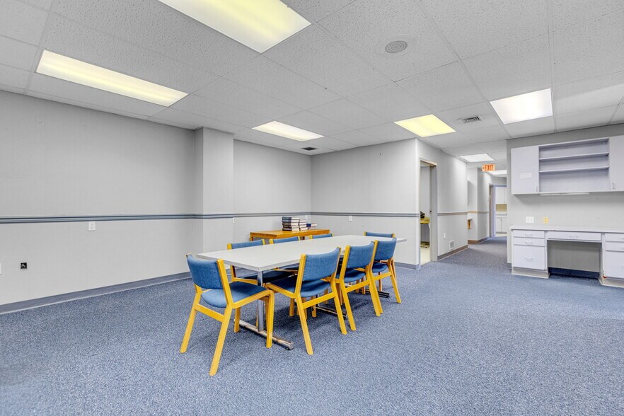 More Photos Of 60 Westwood Ave, Waterbury Medical For Sale