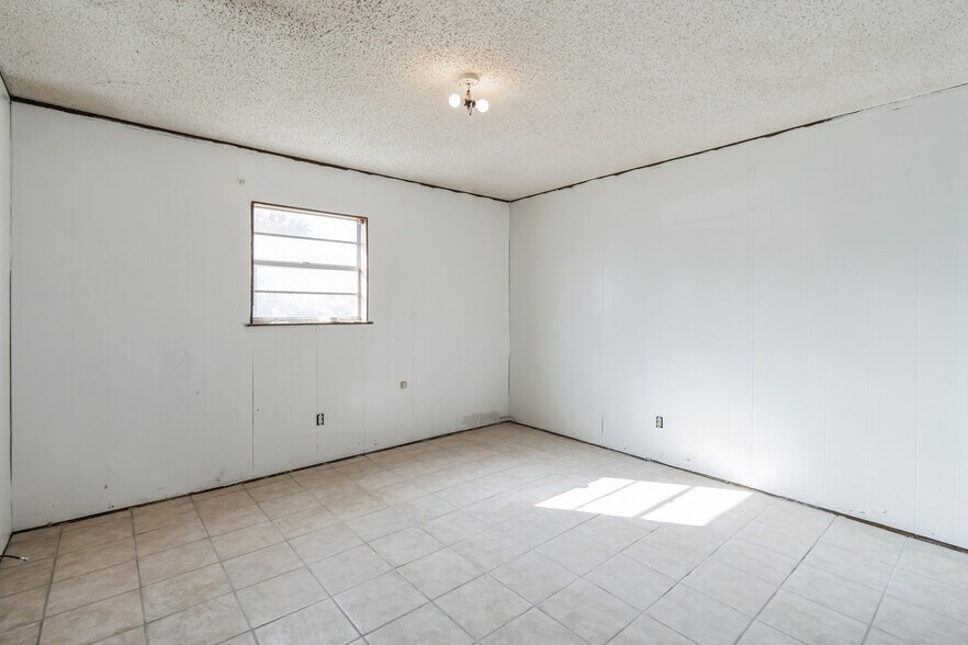 More Photos Of 604 N 3rd St, Haskell Multifamily For Sale