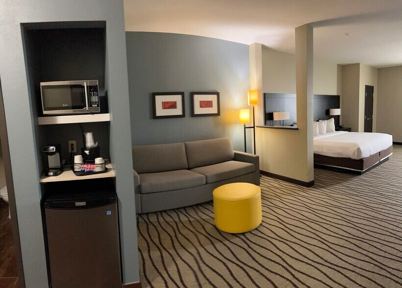 More Photos Of 7707 W Sam Houston Pkwy S, Houston Hotel For Sale