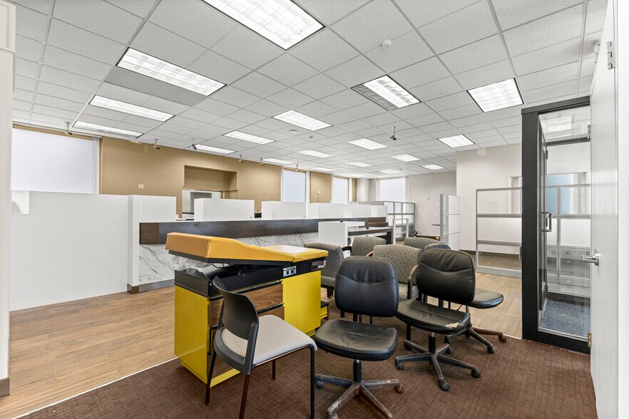 More Photos Of 23700 Goddard Rd, Taylor Bank For Lease