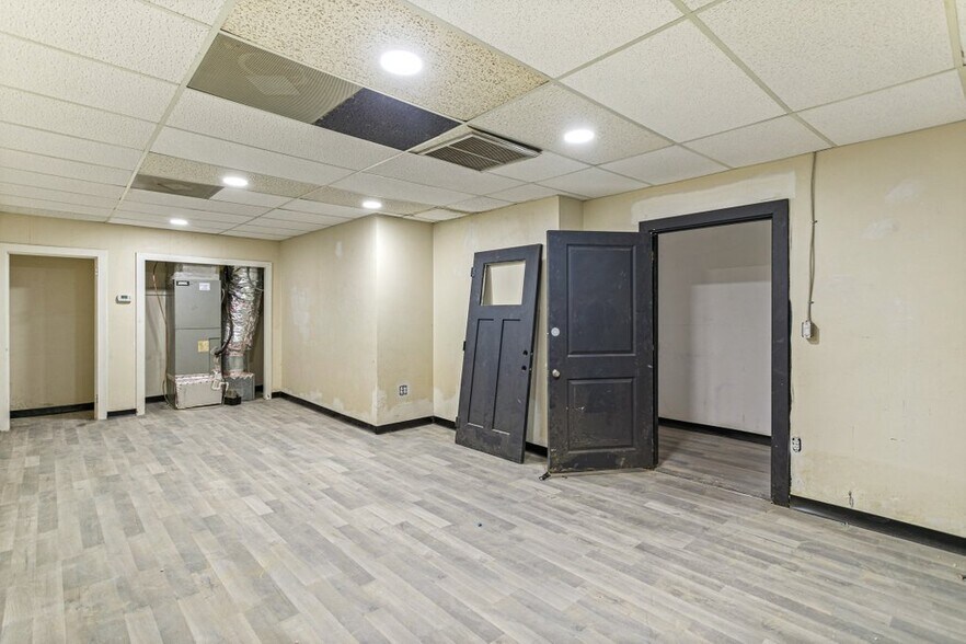 More Photos Of 327-345 E Bay St, Jacksonville Office For Sale