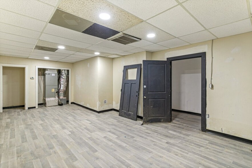 More Photos Of 327-345 E Bay St, Jacksonville Storefront Retail Office For Lease