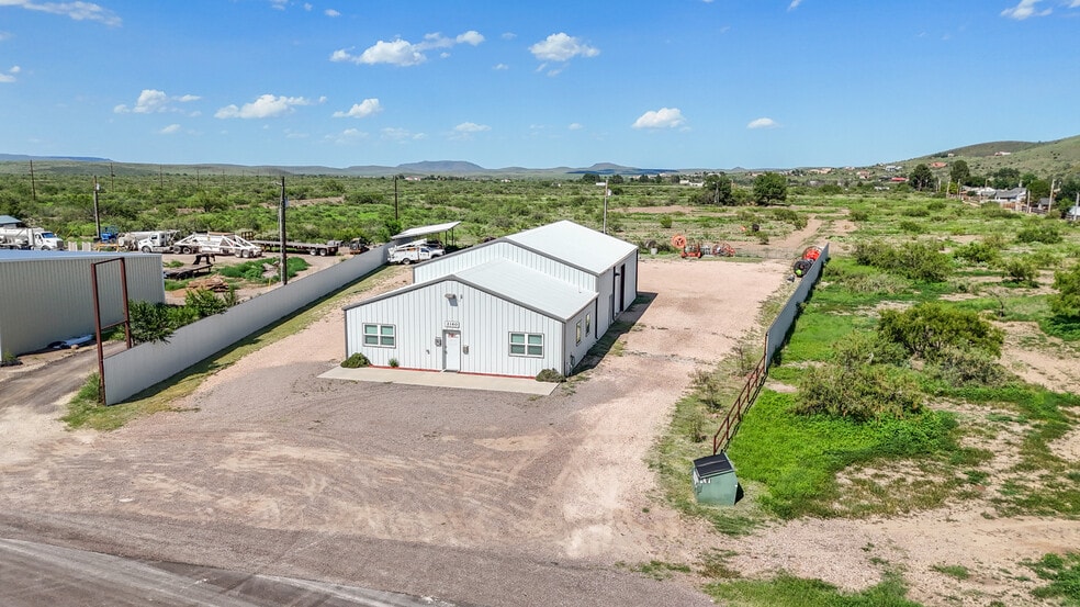 More Photos Of 2160 TX-118, Alpine Light Distribution For Sale