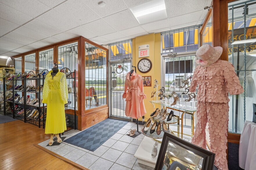 More Photos Of 5061 Allentown Rd, Suitland General Retail For Sale