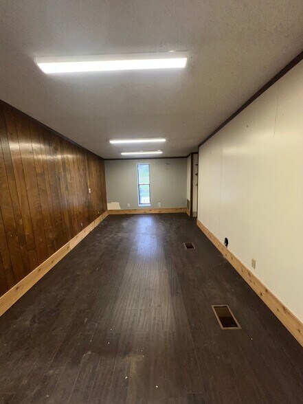 More Photos Of 1974 US Hwy 90, Seguin Self Storage For Lease