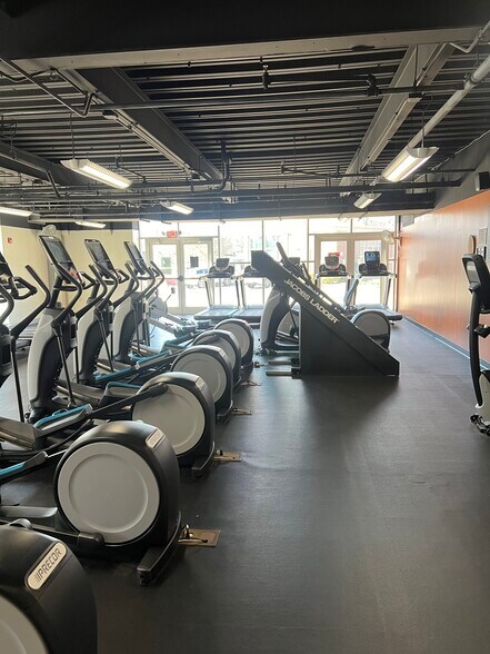 More Photos Of 2135 Ayrsley Town Blvd, Charlotte Freestanding For Lease