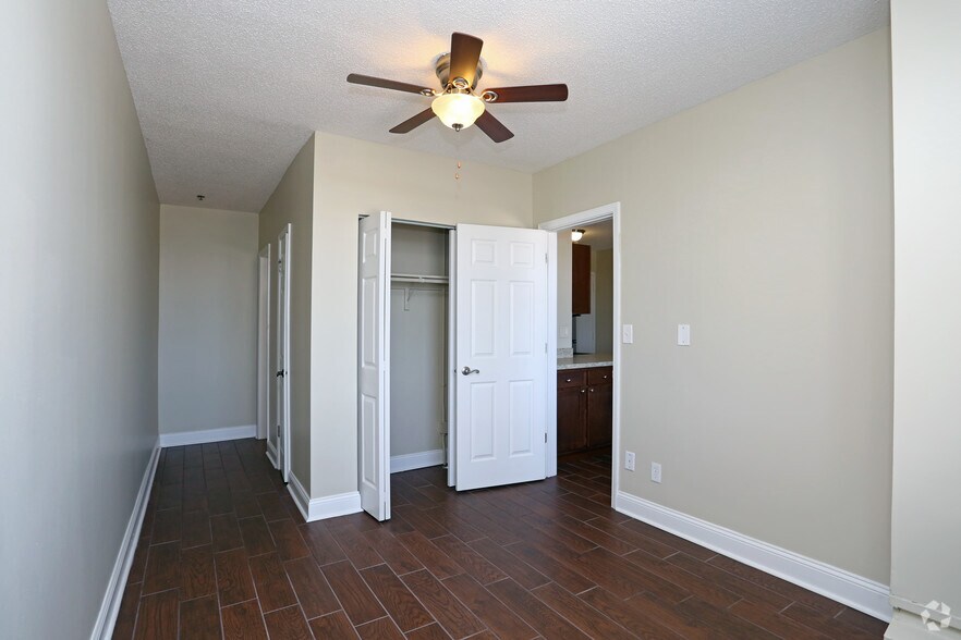 More Photos Of 7 S Stolp Ave, Aurora Apartments For Lease