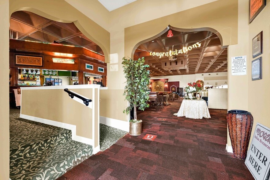 More Photos Of 1055 Bay Area Blvd, Houston Restaurant For Sale