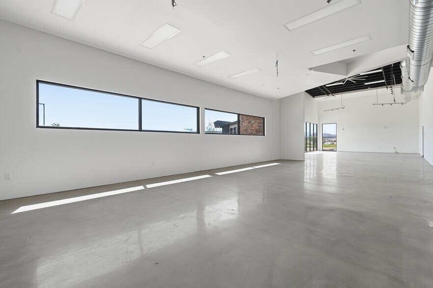 More Photos Of 1675 Las Colonias Dr, Grand Junction Showroom For Lease