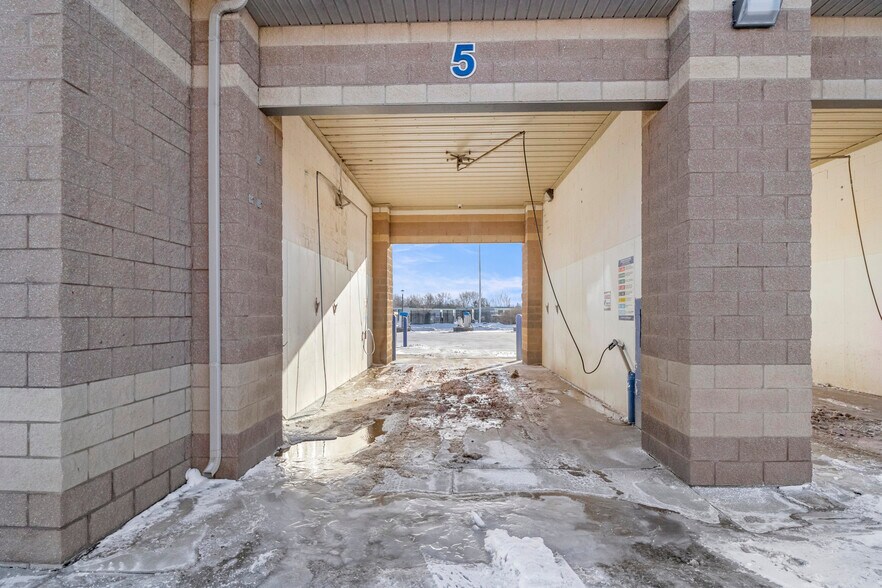 More Photos Of 8858 N Telegraph Rd, Newport Carwash For Sale