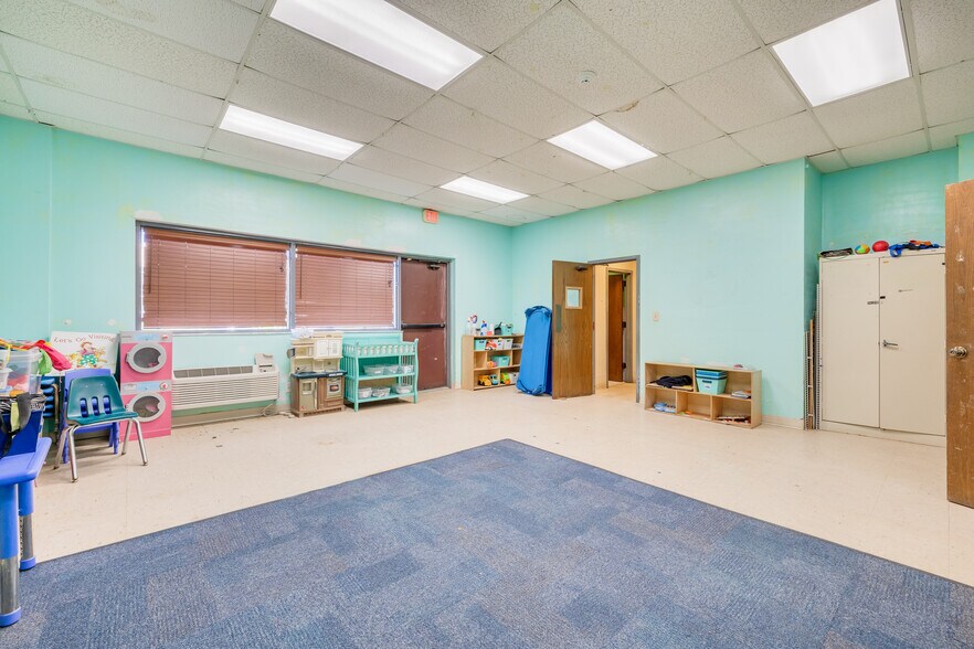 More Photos Of 3170 N McMullen Booth Rd, Clearwater Schools For Lease