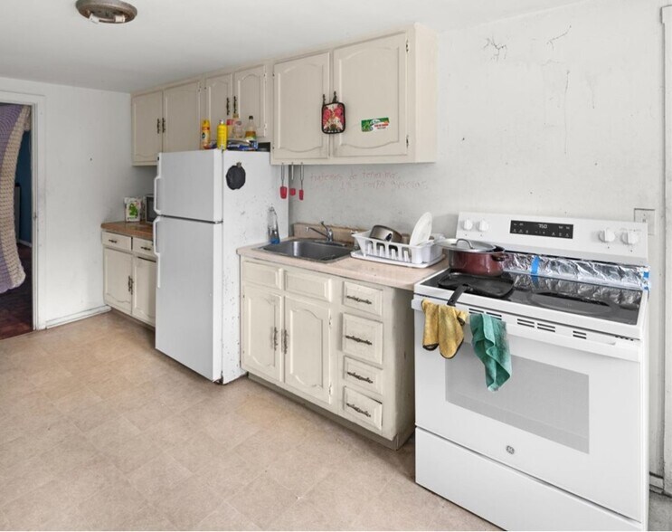 More Photos Of 53 Somerset St, Hopewell Flex For Sale
