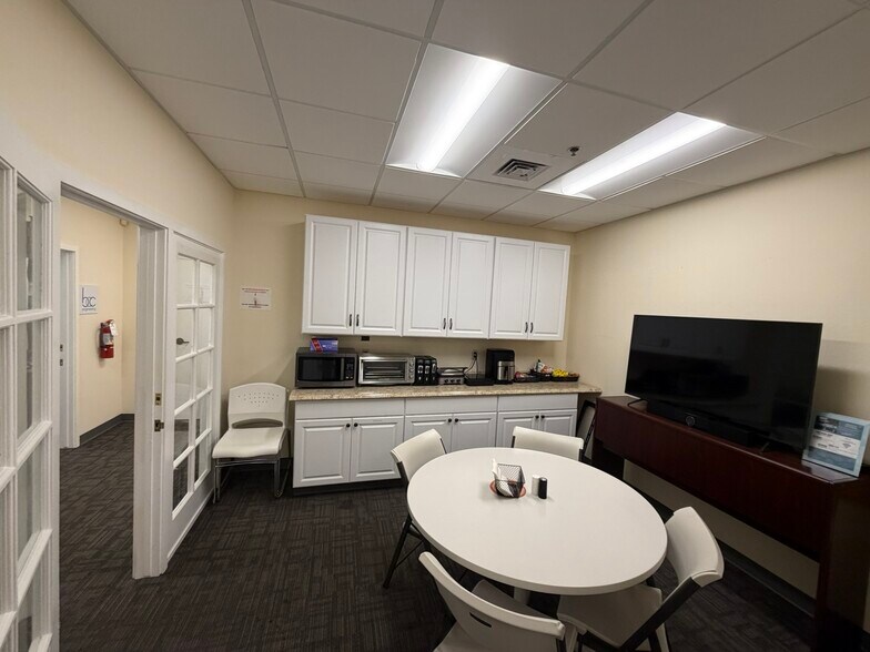 More Photos Of 160 N Westmonte Dr, Altamonte Springs Office For Sale