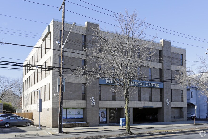 Primary Photo Of 3715 Main St, Bridgeport Medical For Lease