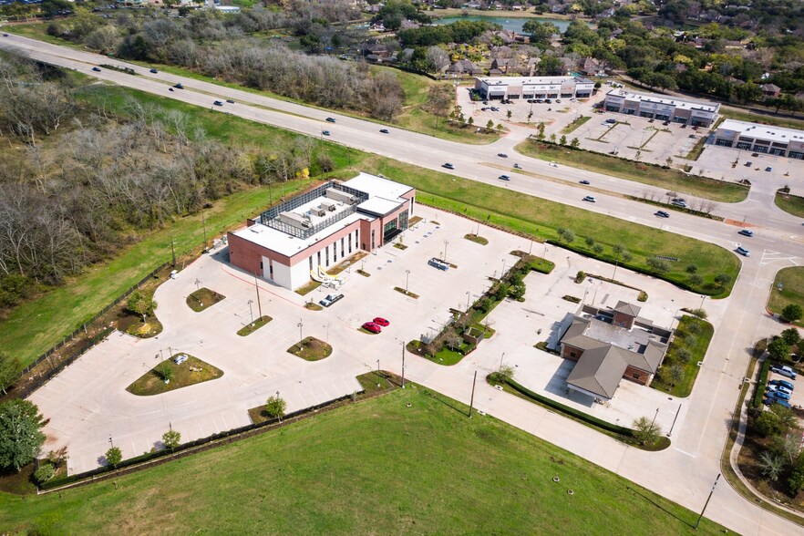 More Photos Of 8102 Highway 6, Missouri City Medical For Lease