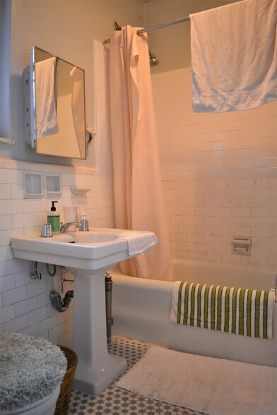 More Photos Of 186-196 Pinehurst Ave, New York Apartments For Sale