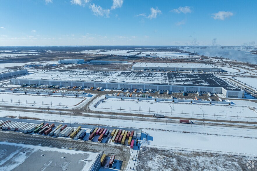 More Photos Of 29700 S Graaskamp Blvd, Wilmington Distribution For Lease