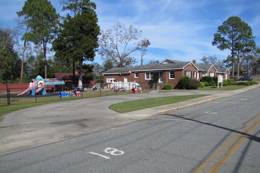 More Photos Of 527 E College Ave, Ashburn Schools For Sale