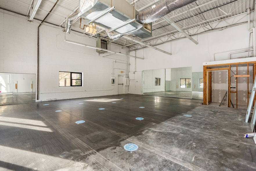 More Photos Of 34 Patria Rd, South Windsor Flex For Lease