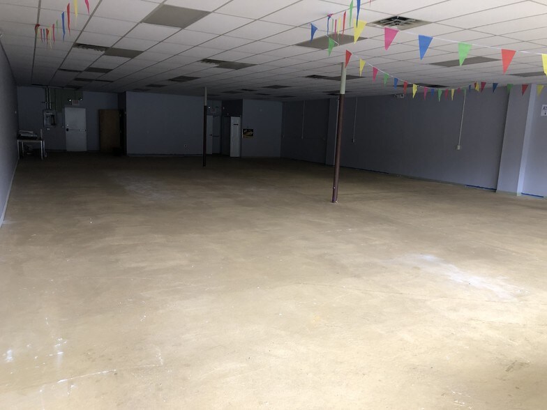 More Photos Of 400 E Washington Ave, Washington Restaurant For Lease