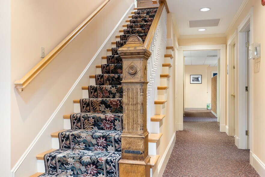 More Photos Of 828 Lynn Fells Pky, Melrose Office For Lease