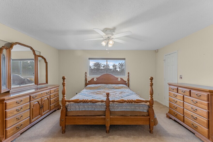 More Photos Of 7315 Pine St, Manvel Industrial For Sale